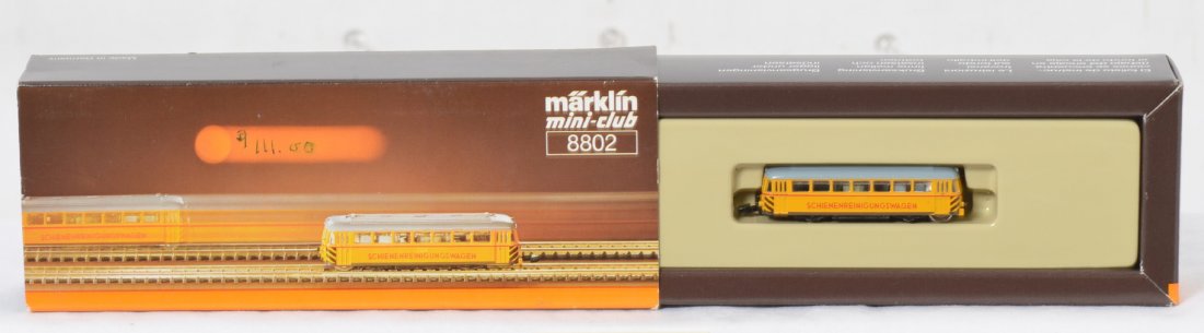 Marklin Z gauge 8802 Railbus track cleaner: Marklin Z gauge 8802 powered railbus / track cleaner in OB. C8 condition. OB has price written in pen on on side.