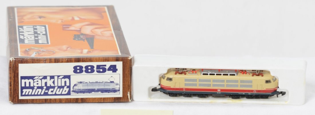 Marklin 8854 Z scale CL151 German Electric locomotive: Marklin Z gauge 8854 CL-151 German Electric locomotive in OB. Loco is C8+. OB has some light corner wear.