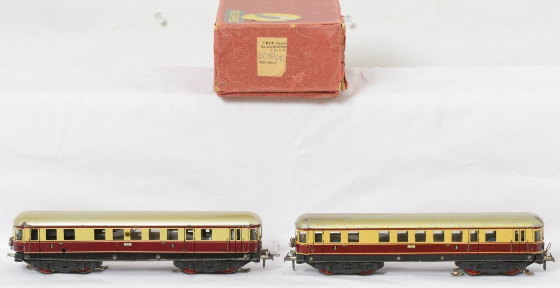 Trix Express 5039 Triebwagen pair in OB: Trix Express HO Triebwagen pair in OB. Box end has 5039/12 written on the tag. Cars are both marked 20058. One powered and one dummy unit. Powered unit is solid C7, dummy unit is lower C7 with some pa