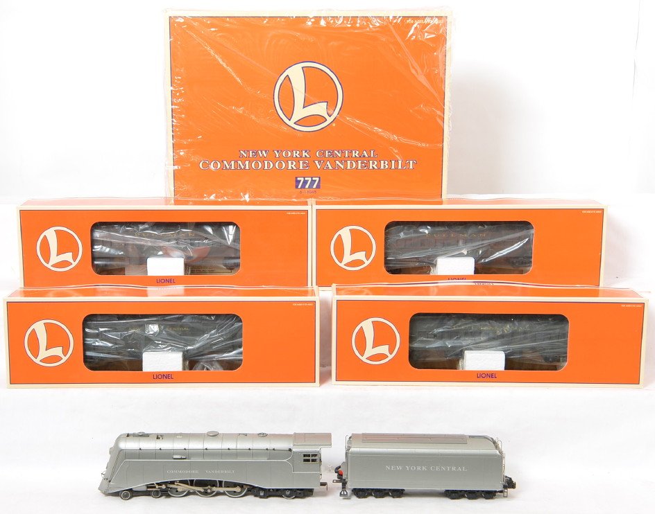 Lionel NYC Commodore Vanderbilt and Pullman cars: Lionel modern O gauge 18045 Commodore Vanderbilt steam locomotive in OB. This New York Central locomotive features TMCC, Railsounds, smoke and more. Also included is 19060 Pullman Heavyweight four pac