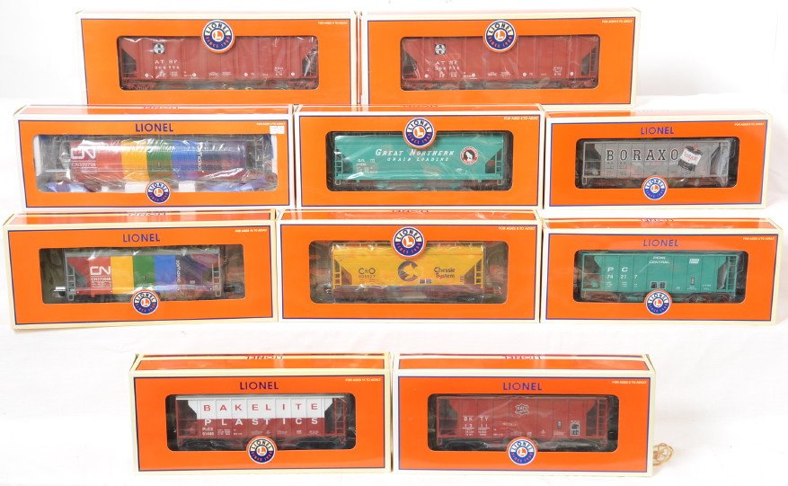 10 Lionel hoppers 17064, 17065, 27059, 17178, etc: Lionel modern O gauge freight cars in OB. Ten scale hopper cars include 17017 Chessie, 27169 Canadian National, 26433 Canadian National, 17174 Great Northern, two 17178 Santa Fe, 27022 Penn Central, 2