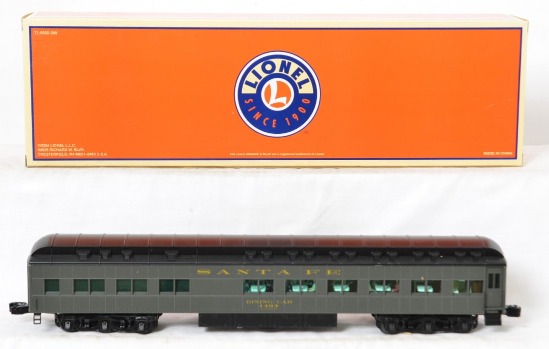 Lionel 15545 Santa Fe Stationsounds heavyweight car: Lionel modern O gauge 15545 Santa Fe Station Sounds heavyweight diner in OB. Features Stationsounds and TMCC control. Car is C7-8 with run time, two loose brake shoes, and two diaphragms are damaged a