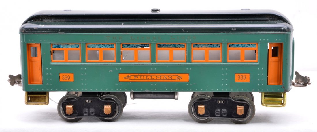 Lionel Peacock 339 Pullman w/Dk. Gr. Roof: Lionel prewar standard gauge peacock 339 Pullman with dark green roof, orange insert and copper journals from the Macys Special passenger set. Car is C6.