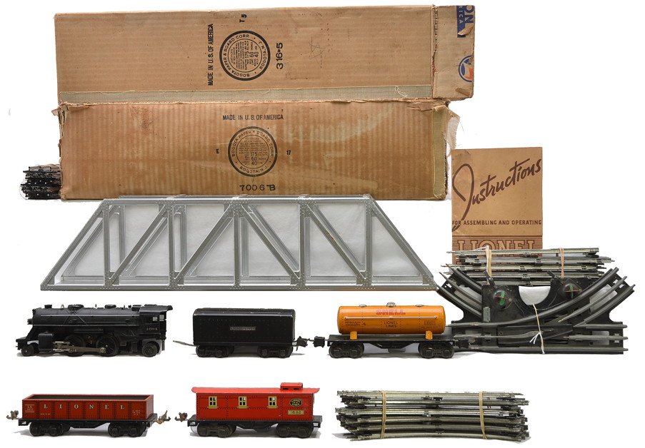 Lionel Promo Red Diamond Fast Freight Set 7006B: Lionel prewar O gauge promotional Red Diamond Fast Freight Special no. 7006B, circa 1940-41 in original set box. The set includes; 1684 black steam loco, 2689TX tender, 1677 red gondola, 1680 orange S
