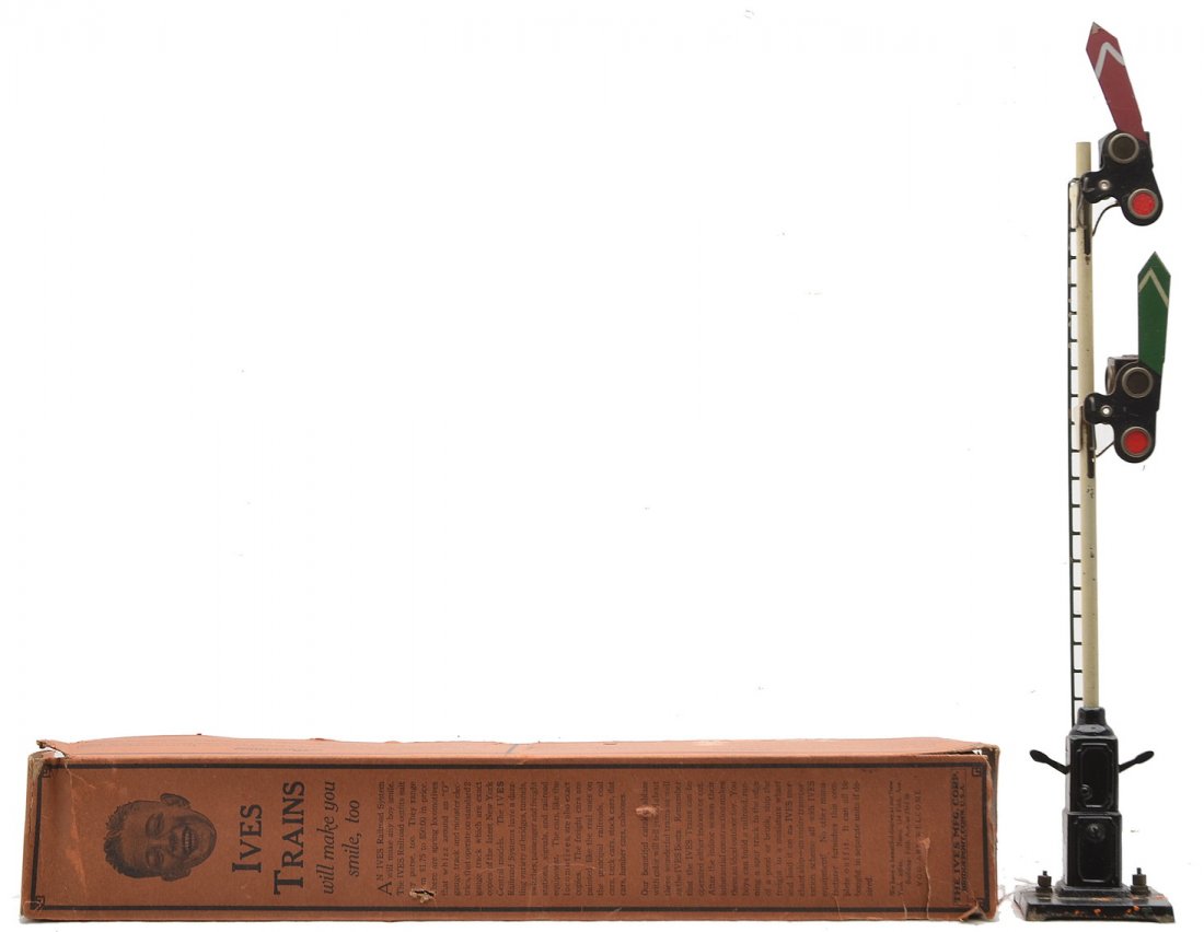 Ives Prewar Wide Ga. 301 Semaphore Boxed: Ives prewar wide gauge 301 semaphore with unusual black base, cream pole and dark green ladder in OB, C6. The OB has some detached flaps which are included.