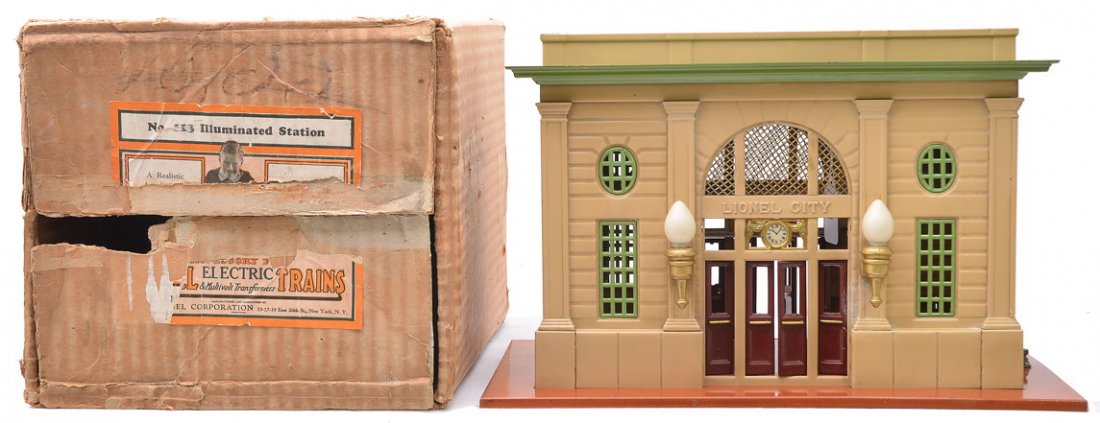 Lionel 113 Lionel City Station w/Terra Cotta Base: Lionel prewar standard gauge 113 illuminated Lionel City station with terra cotta base, cream walls, apple green window inserts and cornice, pea green skylight, maroon doors and brass painted light fi