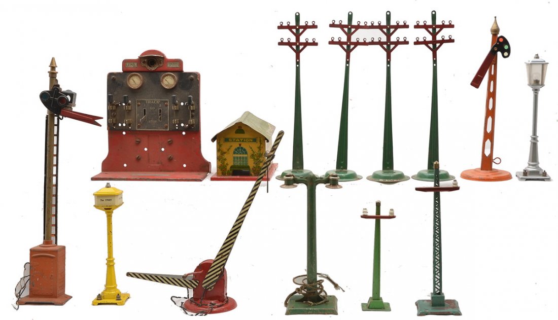 Selection of Lionel & American Flyer Accessories: Lionel prewar accessories including; 440C panel board, 80 semaphore with broken casting, 060 telegraph post, 60 telegraph post, lithographed station missing the mechanism and a 57 yellow street lamp w