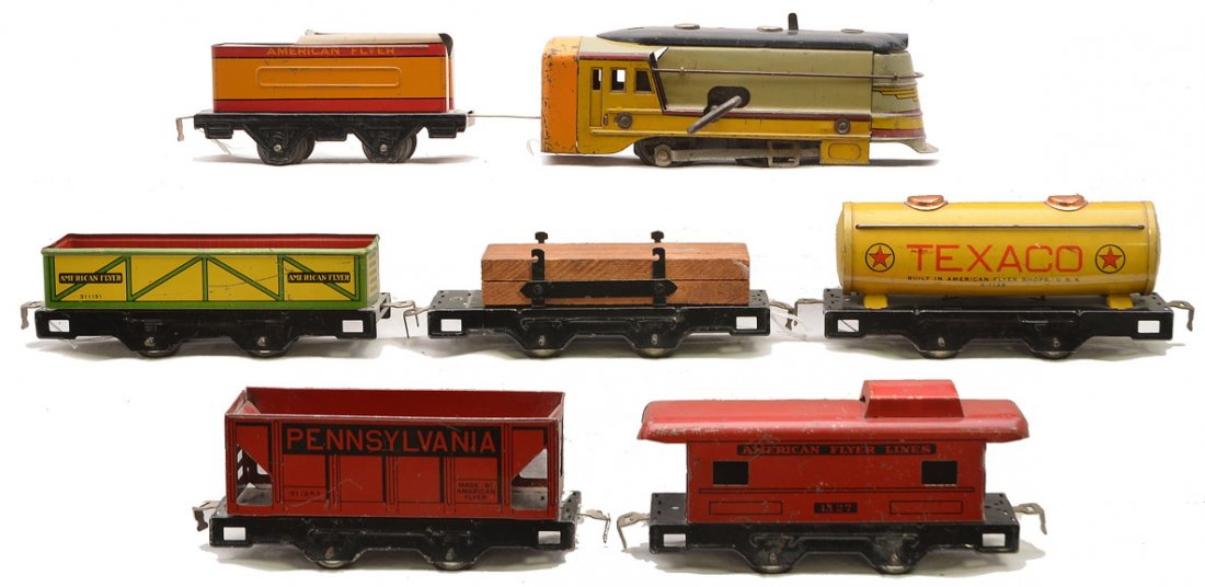 Am Flyer Hiawatha Freight Set 638 3192: American Flyer prewar O gauge clockwork lithographed Hiawatha freight set containing; 638 loco, 3192 tender, 311131 sand car, 1128 yellow Texaco tank, 311267 Pennsylvania hopper, 3006 black log car an