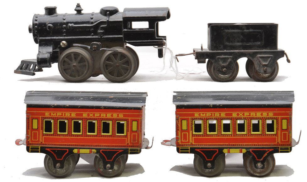 Am Flyer Red Litho Empire Express Pass Set: American Flyer prewar O gauge red lithographed Empire Express passenger set including; black cast iron clockwork steam loco with key, four-wheel tender and two four-wheel passenger cars. Set is C5-6.