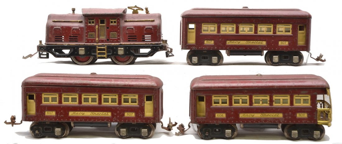 Lionel Macy Special Maroon 252 two 607 608: Lionel prewar O gauge Macys Special maroon passenger set, circa 1931 including; 252 electric loco, two 607 Pullman cars and 608 observation. Loco has black frame and cream striping. All cars have crea