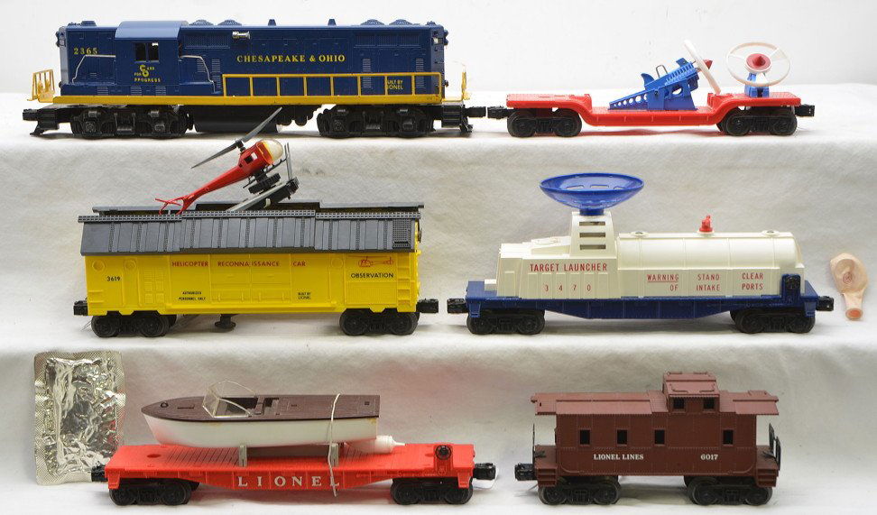 Lionel Six-Unit Diesel Freight Set no. 11268: Lionel postwar six-unit diesel freight set no. 11268, circa 1962 including; 2365 Chesapeake & Ohio GP7 electric diesel, 3470 aerial target launcher with balloon, 6501 flatcar with jet boat that has wh