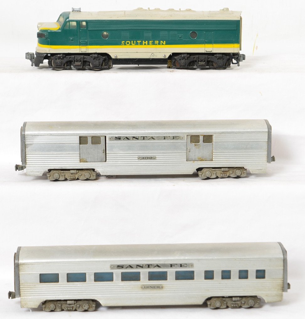 American Model Toys Southern F, SF aluminum: American Model Toys Southern powered A unit, Santa Fe Diner and Santa Fe 4170 Baggage. C5-6.