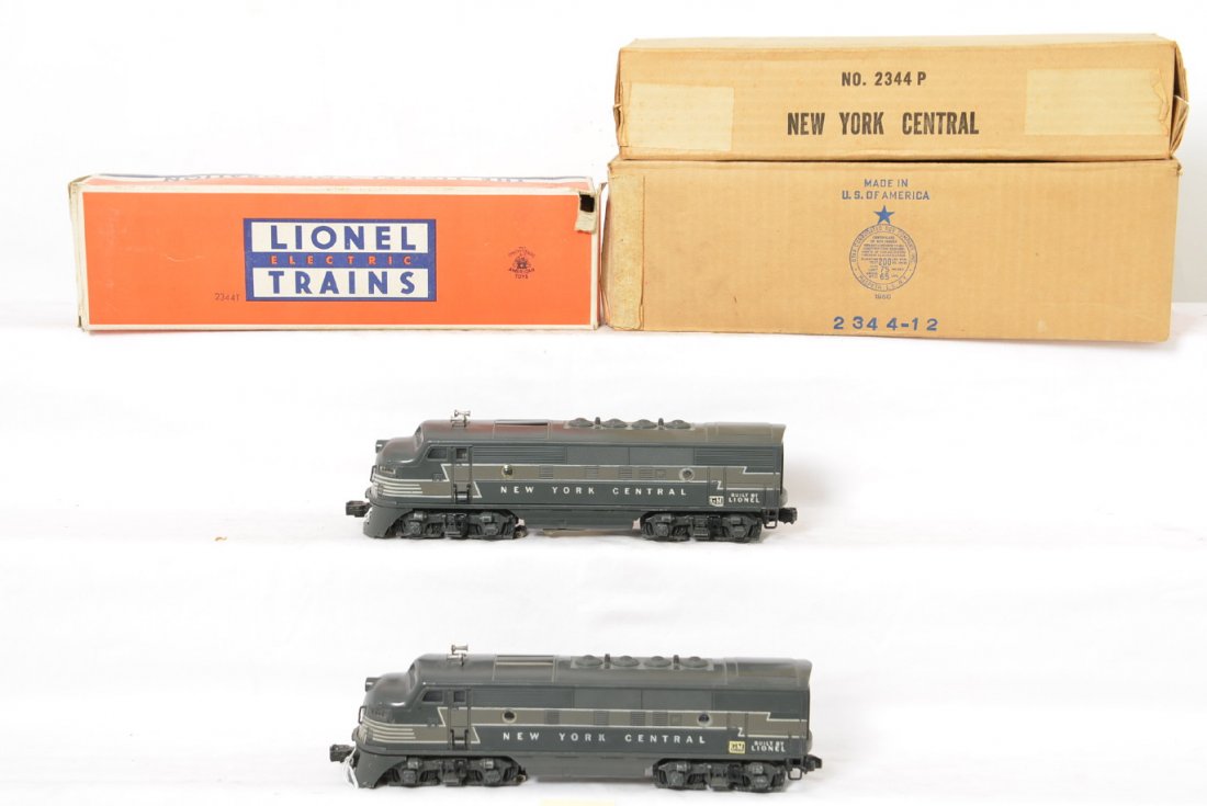 Lionel 2344 Twin diesel EMD F3a locos in OB: Postwar Lionel O gauge 2344 New York Central EMD twin diesel F3a units in original boxes, dummy C6 and powered C7. Dummy box has a missing inner flap, wear/tear to a corner and a flap fold, very squar