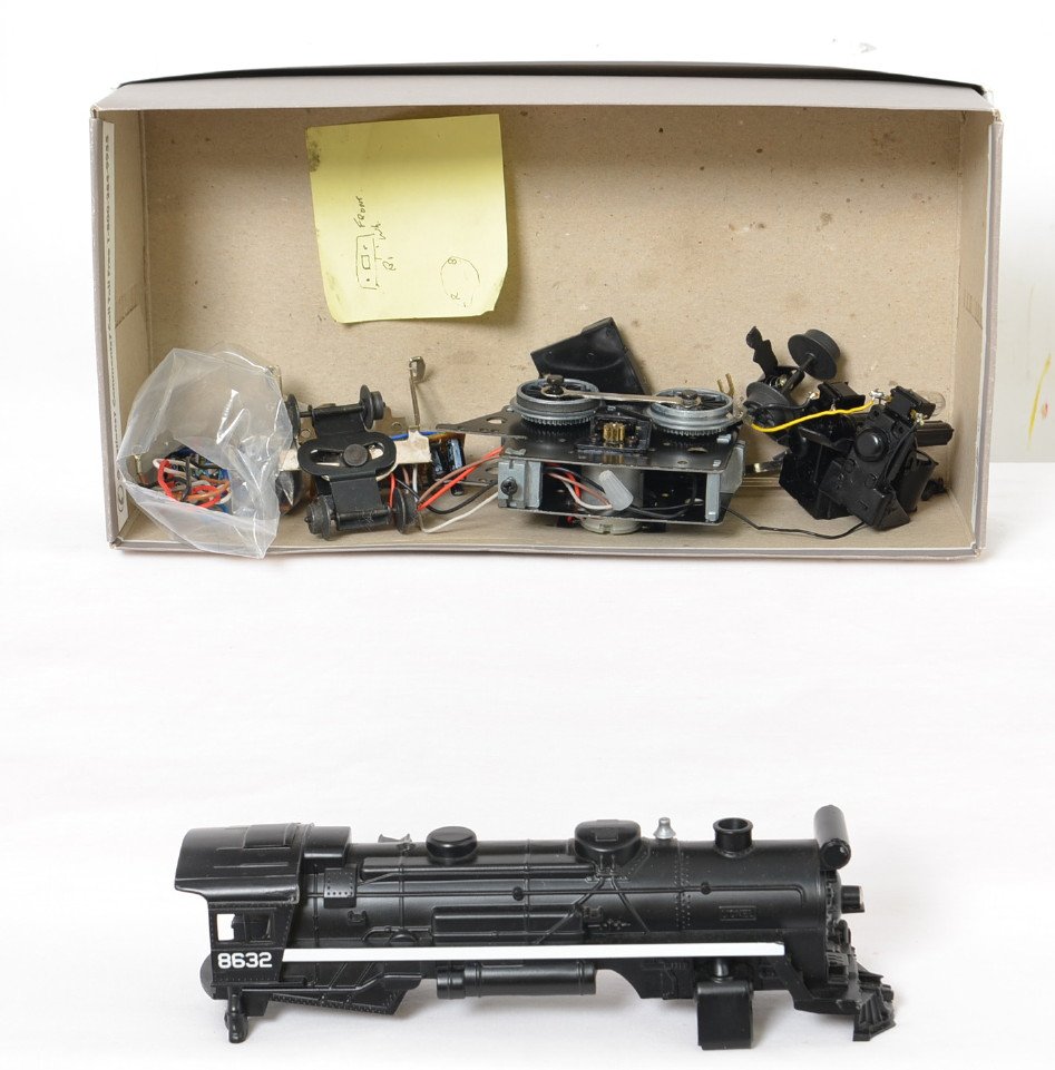 Lionel 8632 steam locomotive in pieces: Modern era Lionel O gauge 8632 steam locomotive in pieces, sold as it is shown in our photos with NO returns.