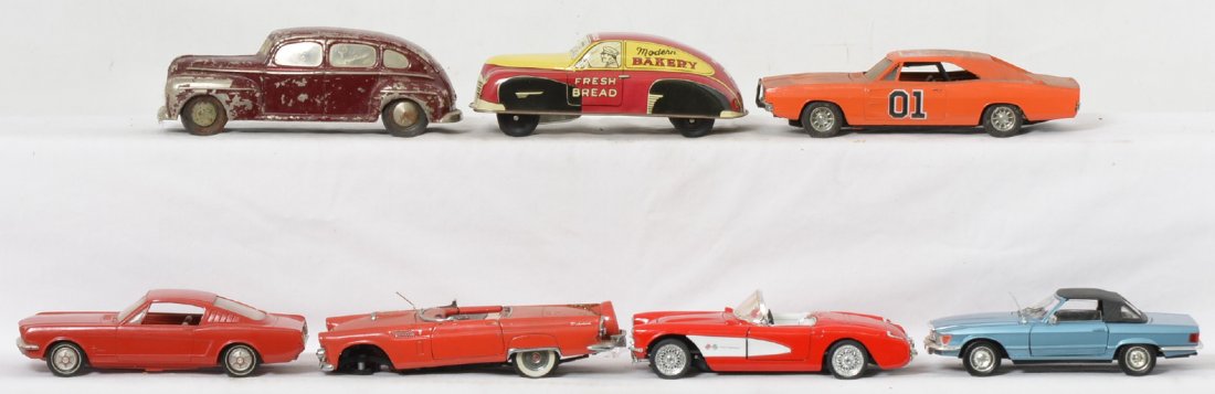 Mixed lot of diecast, tinplate, plastic automobiles: Mixed lot of toy vehicles, various makers, various materials, various eras of autos. Unmarked 1965 Mustang Fastback, unmarked 1957 Chevrolet Corvette fuelie, Polistil Mercedes Benz 450SL, Danbury Mint