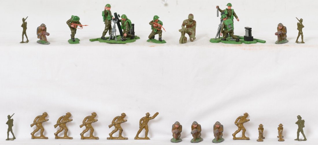 Lead, plastic, steel, cast iron, hollow cast, soldiers,: Large group of toy soldiers and other figures made of plastic, lead, steel, cast iron, solid, hollow cast, etc. Barclay, Manoil, Britains, Marx, Tim-Mee, and others. Group is sold as it is shown in ou