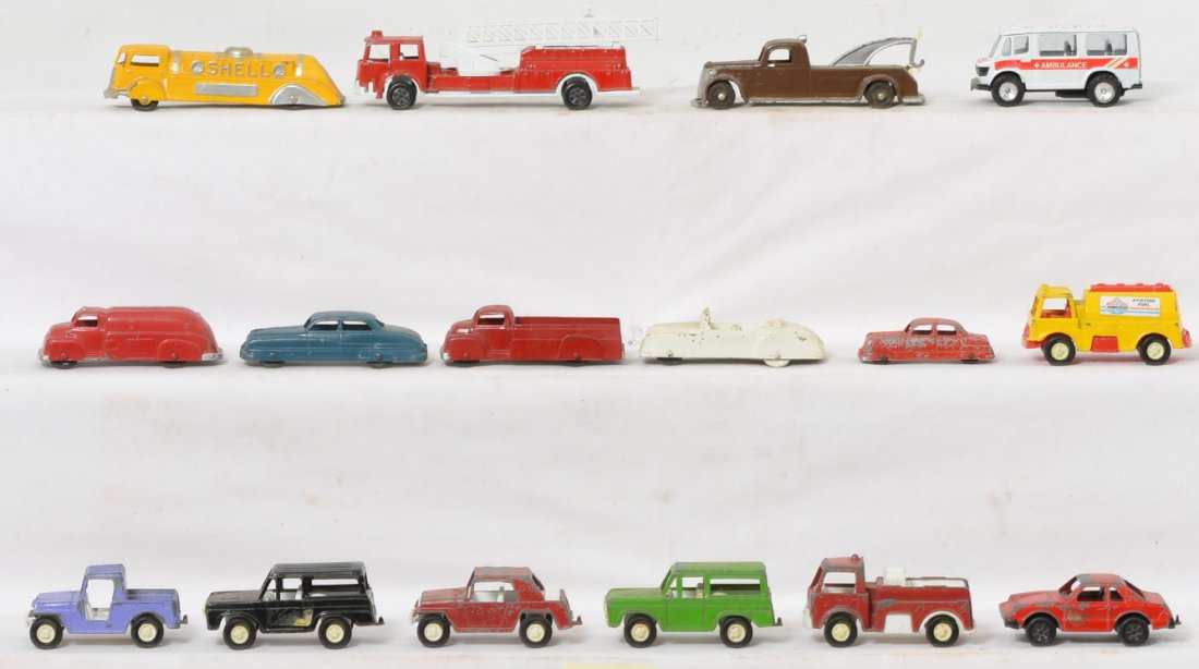 15 Tootsietoy vehicles Amoco, shell, tow truck, etc: Sixteen toy vehicles. Fifteen are Tootsie Toy, one Ambulance is not. This is a General Condition lot meaning we have not graded or examined every item in the lot so the condition will typically vary f