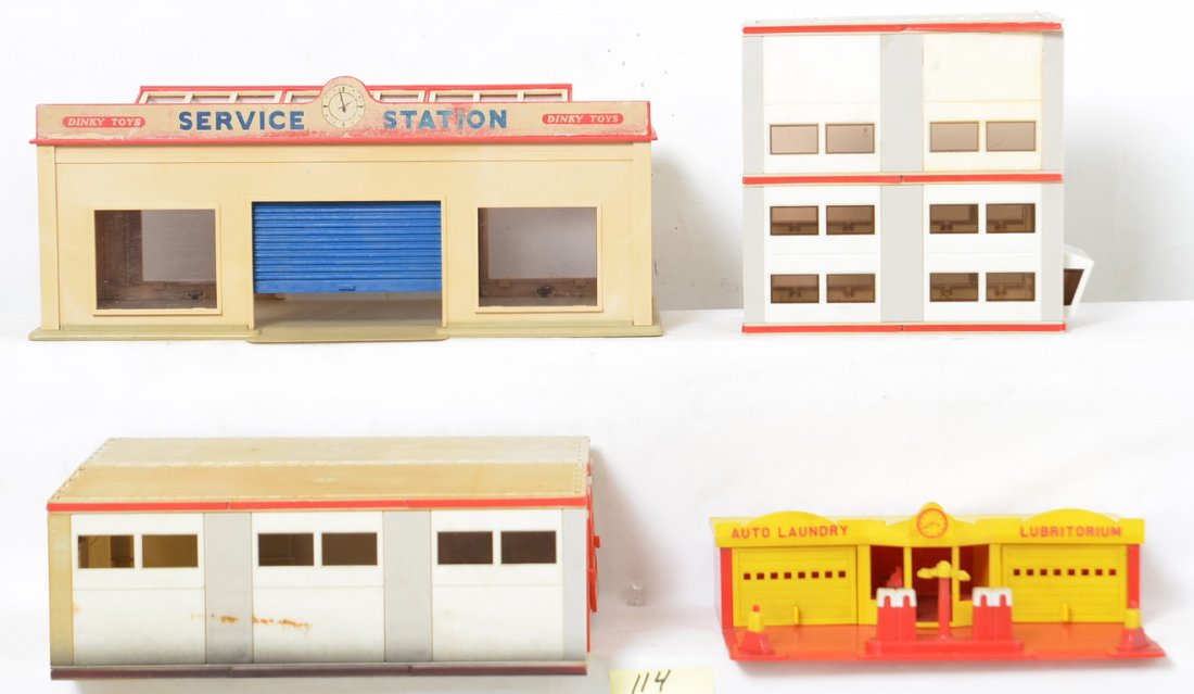 Dinky Toys, Siku, Ideal... Service Station, Garage,: Plastic Dinky Toys, Siku, and Ideal buildings, Service Station, Garage. Group is sold as it is shown in our photos with NO returns.