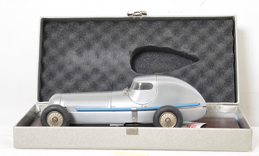 Marklin 1096 Mercedes Clockwork Racer MIB: Fantastic car in original box / case with what seems to be a custom made wooden bas with slots for the wheels. car has been displayed only, never played with. Includes an used sticker sheet. the car i
