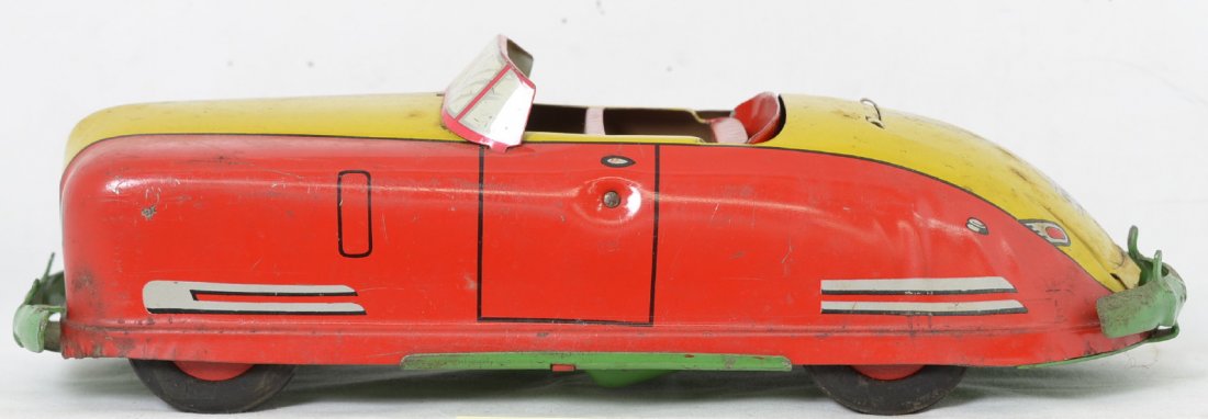 Wyandotte 651 Wind Up Convertible: Great old wind up car with average play wear including small scratches and a few rubs here and there but overall in nice shape. the car is 12 3/4Ã“ long.