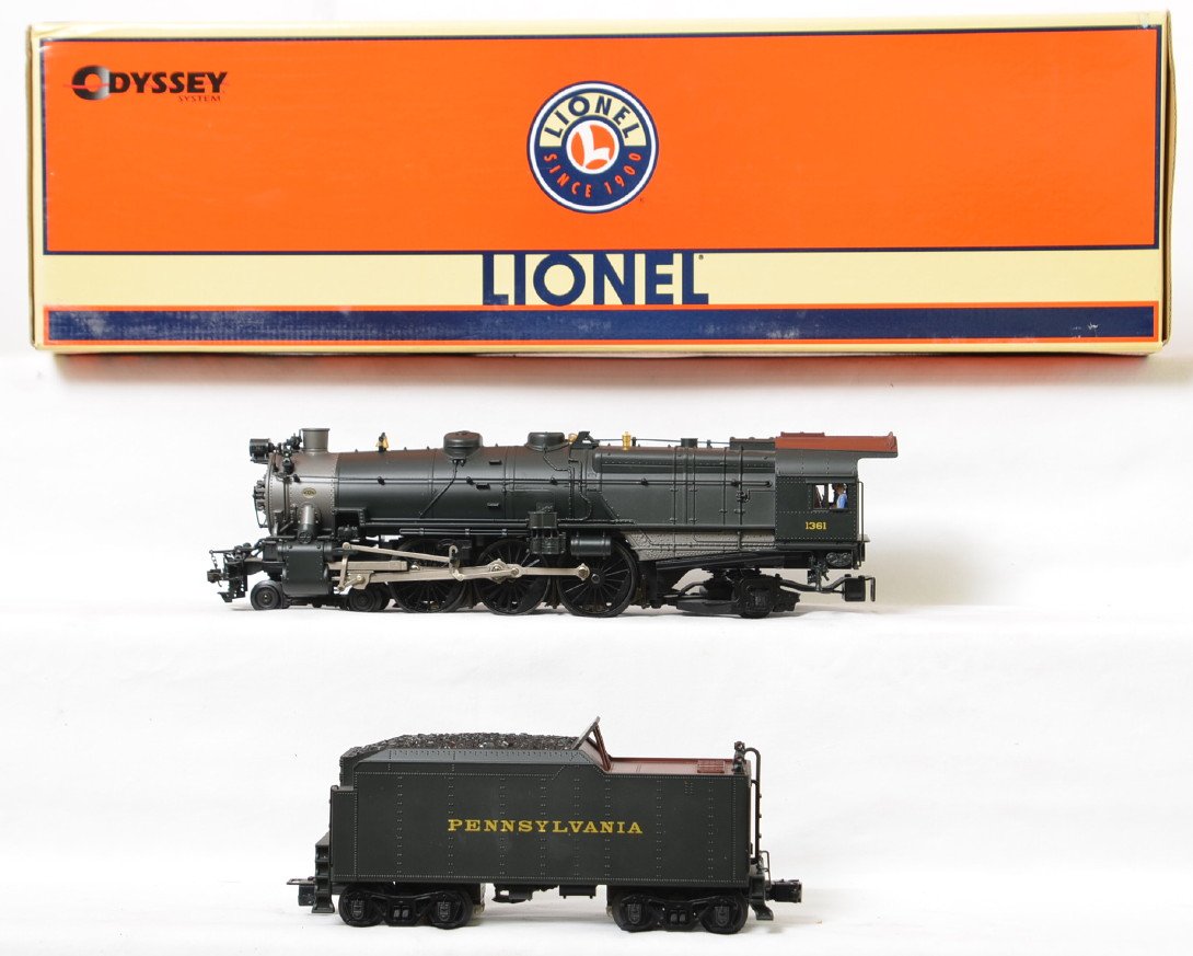 Lionel 38025 PRR K4 4-6-2 loco: Lionel modern O gauge 38025 Pennsylvania scale K-4 steam locomotive in OB. Loco features TMCC, Railsounds, Electrocoupler, fan driven smoke unit and much more. Loco is C8 with moderate run time. OB ha