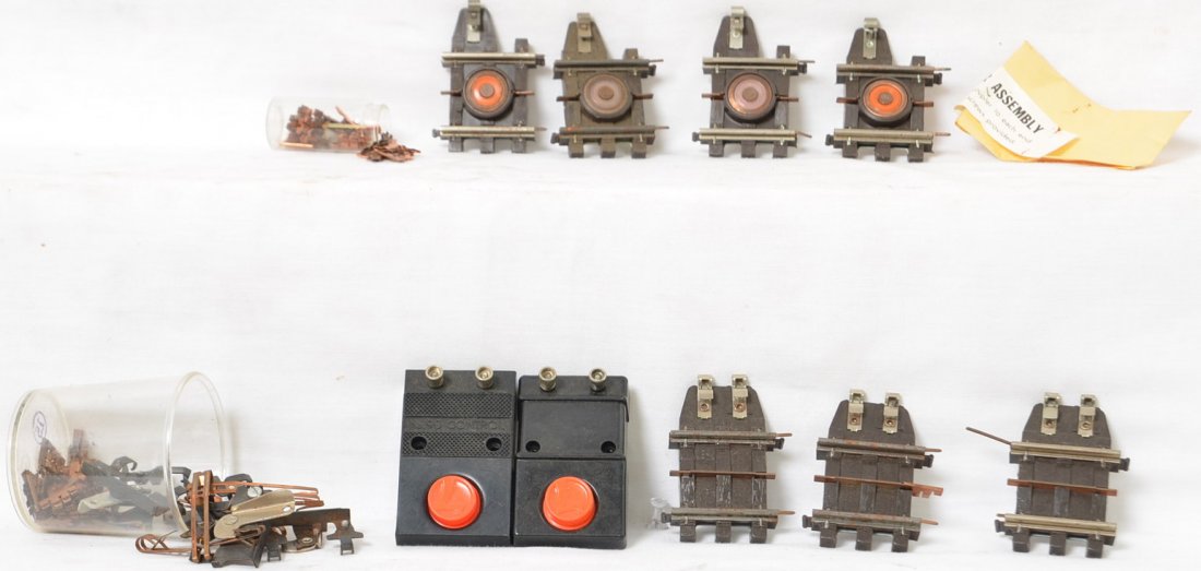 Lionel Super O track pins, 31-7, ground, 43, 90....: Postwar Lionel O gauge Super O track components, track pins, ground contacts, 31-7 bus bar, 43 power section, uncoupling sections, 90 controllers, more. Nice clean and usable lot. Group is sold as it