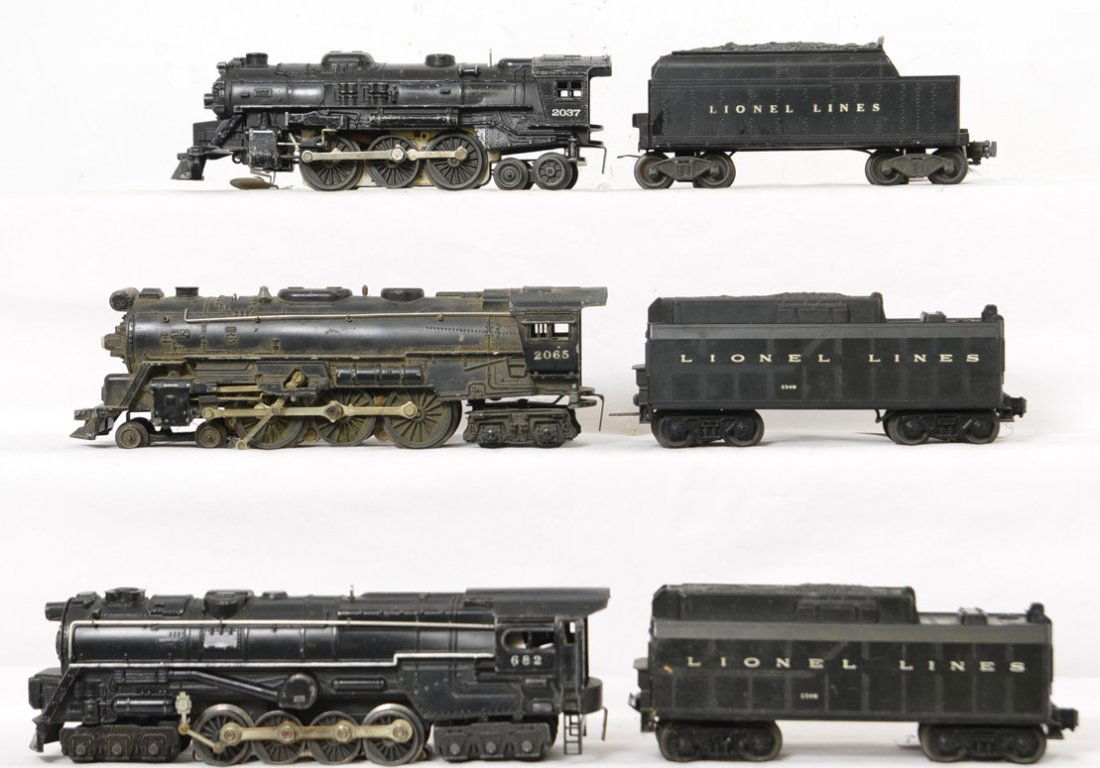 Lionel lot of steam locomotives: Lionel Postwar O gauge lot of steam locomotives including 682, 2037, 2065, and tenders 6466W, 234W and another 234W. Sold as shown in the photos.