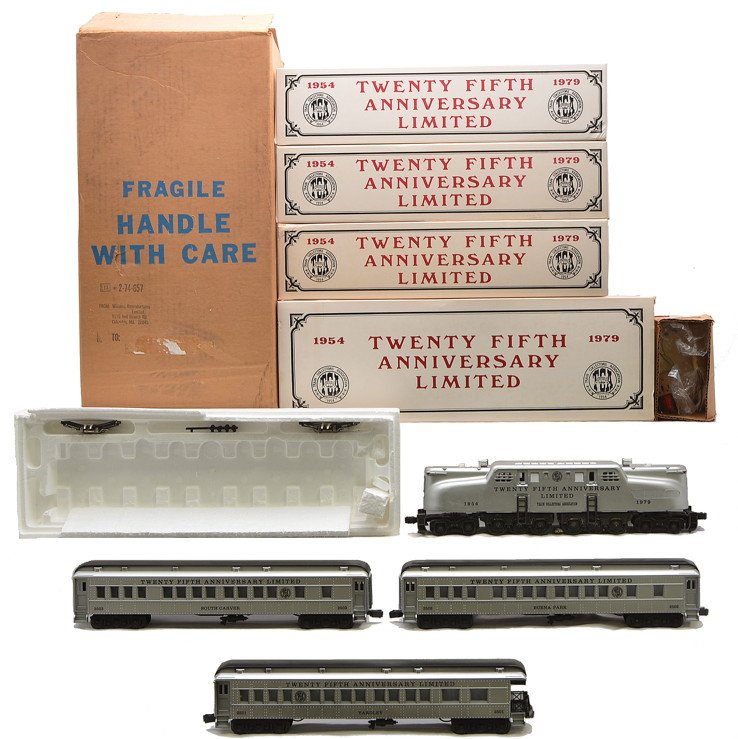 Williams 25th Anniversary Set GG1 2501 2502 2503: Williams TCA Twenty-Fifth Anniversary Limited GG1 passenger set from 1979 in individual OBs and outer shipping carton including; GG1 electric loco, 2502 Buena Park Pullman, 2503 South Carver Pullman a
