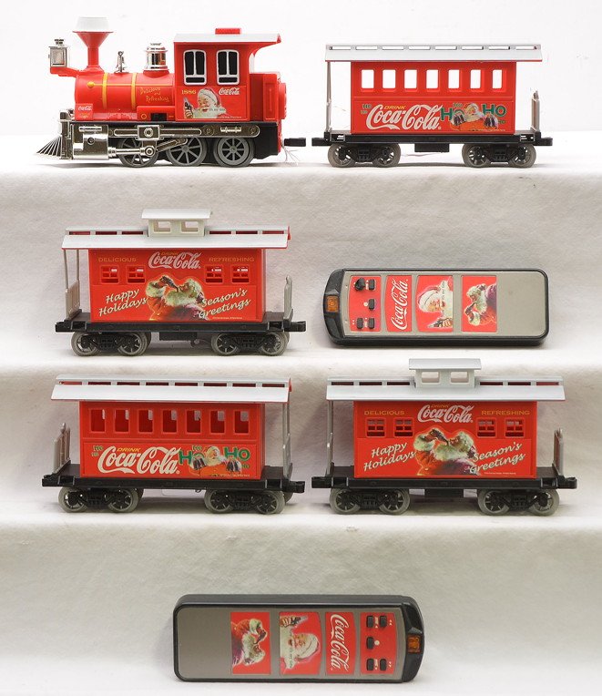 K-Line K-1309 Coca-Cola Santa Steam Pass Set: K-Line K-1309 Coca-Cola Santa steam passenger set with remote controller. The accessories are missing from the set. Also included is an extra passenger car, caboose and remote controller. Set and extr
