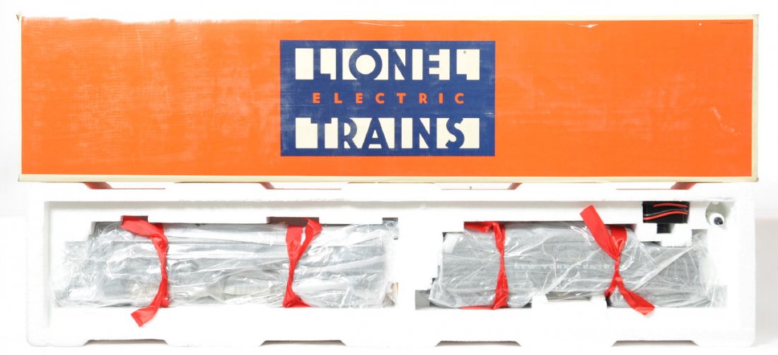 Lionel 18009 NYC Mohawk factory wrapped: Lionel modern O Gauge 18009 New York Central L-3 Mohawk in OB. Loco has Smoke, Railsounds, firebox glow and more. Loco is factory wrapped with all paperwork C9-10. OB has some corner and edge wear.