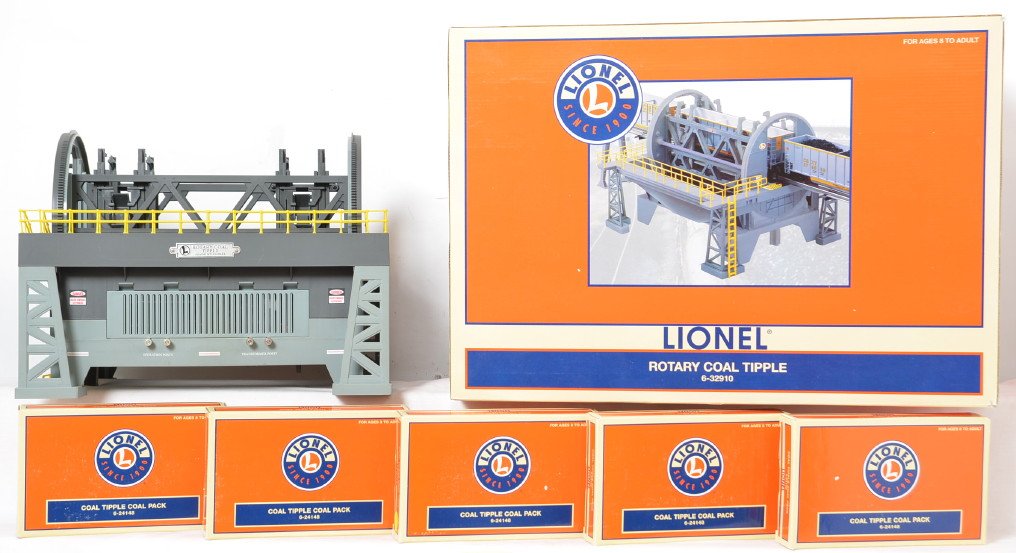 Lionel 32910 Rotary Coal Loader and coal packs: Lionel modern O gauge 32910 rotary coal tipple and 24148 coal packs in OBs. Tipple is layout used and missing control buttons C8. Coal packs are new C10 and there are five of them. Tipple box has some