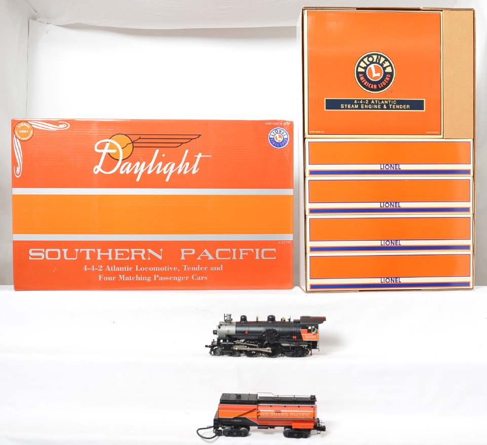 Lionel 21797 Southern Pacific Atlantic Passenger Set: Lionel modern O gauge 21797 Southern Pacific Atlantic Daylight passenger set in OB. Includes 4-4-2 Atlantic steam locomotive. Loco features TMCC, Railsounds, Electrocoupler, smoke unit and much more. 