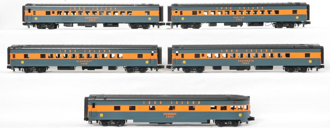 MTH Long Island Railroad streamlined passenger set: MTH modern O gauge 20-65006 Long Island Railroad streamlined 5 car passenger set. No box. Trains are C7-8 with a few small nicks. `