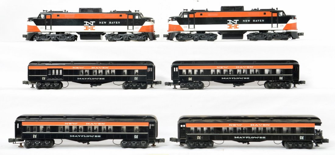 Williams EP-5 locos and Madison passenger cars: Williams modern O gauge New Haven EP-5 locos and passenger cars. Two EP-5 locos, no pantographs, one powered one dummy. Four Madison passenger cars. C7 with paint chips and running.