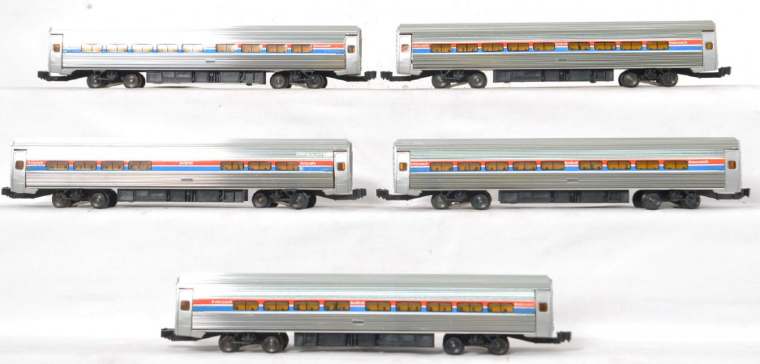 5 E. Welz Amfleet Amtrak passenger cars: Elliot Welz modern O gauge Amtrak Amfleet five car passenger set in OBs. Cars are C7-8, some light wear to the stripes.