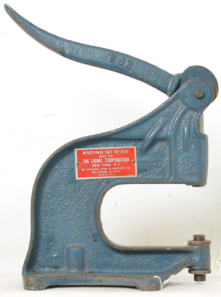 Lionel ST-350 riveting set BLUE: Nice looking rivet press with some paint loss but overall in nice shape with no missing parts.