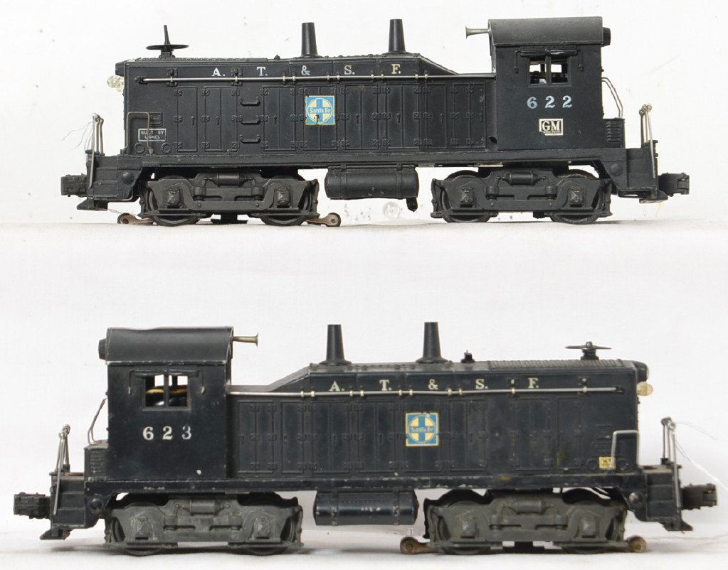 Lionel Postwar O gauge 622 and 623 switchers: Lionel Postwar O gauge 622 and 623 Santa Fe switchers. 622 is nicer with moderate run time and should clean up nicely, C6 plus. 623 has considerable run time, minor rust on the frame, is missing ornam