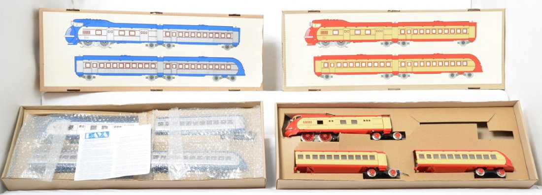 Paya reproduction streamlined tin train sets MIB 1000: Paya, 1000 and 1002 streamlined passenger car sets in original box. They do not appear to have ever been run or handled but has some surface flaking from the wheels, C8.