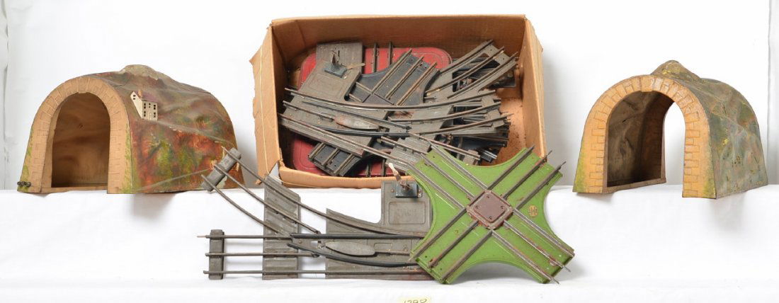 Lionel prewar O gauge 119 tunnels 020 track crossovers: Lionel prewar O gauge 119 tunnels, o20 90 degree crossovers plus a few standard gauge track items including Ives switches, a Dorfan switch, American Flyer 90 degree crossover and a Lionel 20 crossing.