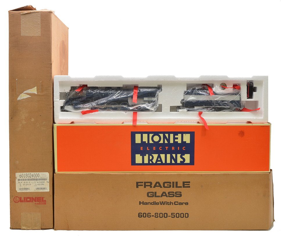Lionel 18025 T&P L-3 Loco and Tender MINT Boxed: Lionel 18024 outfit containing a 18025 Texas & Pacific L-3 4-8-2 steam loco and tender in OB with outer shipping carton and the box only for the 18024 display case. The actual display case is missing.