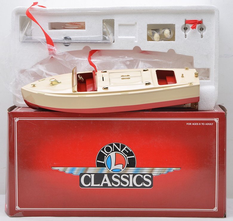 Lionel Classics 13802 Runabout Boat MINT OB: Lionel Classics 13802 runabout boat in OB, C10.