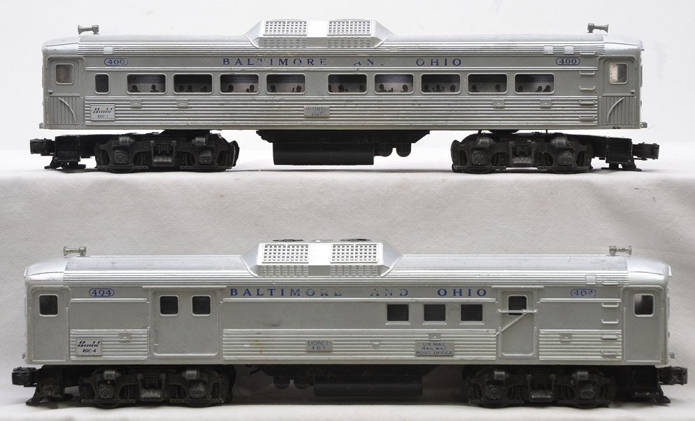 Lionel B&O 400 Passenger 404 Baggage Budd Cars: Lionel postwar Baltimore and Ohio 400 passenger Budd RDC1 car and a 404 baggage Budd RDC4 car, C5.