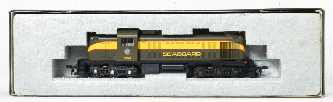Kato Seaboard Alco RSC-2: Kato modern HO 37-2604 Seaboard Alco RSC-2 in OB. Loco is C8-9, handrails still factory packed in the OB.