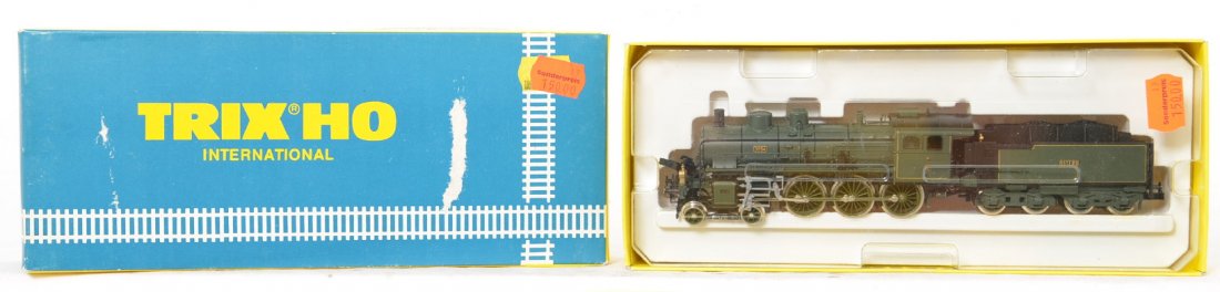 Trix 2408 4-6-0 steam locomotive: Trix modern HO 2408 Bavarian Railways Schlepptenderdampflok P 3/5 class Bayern 4-6-0 steam locomotive in OB. Loco is C7-8 due to two detached ladders which should easily be replaced onto the loco.