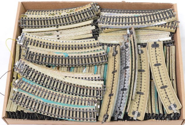 Marklin 5100 curves 97 sections: Marklin HO stud rail 5100 curved track. Ninety seven sections of track ranging from C6 to C8. A few sections with rust on rails, some with scenery material on the base, some very clean.
