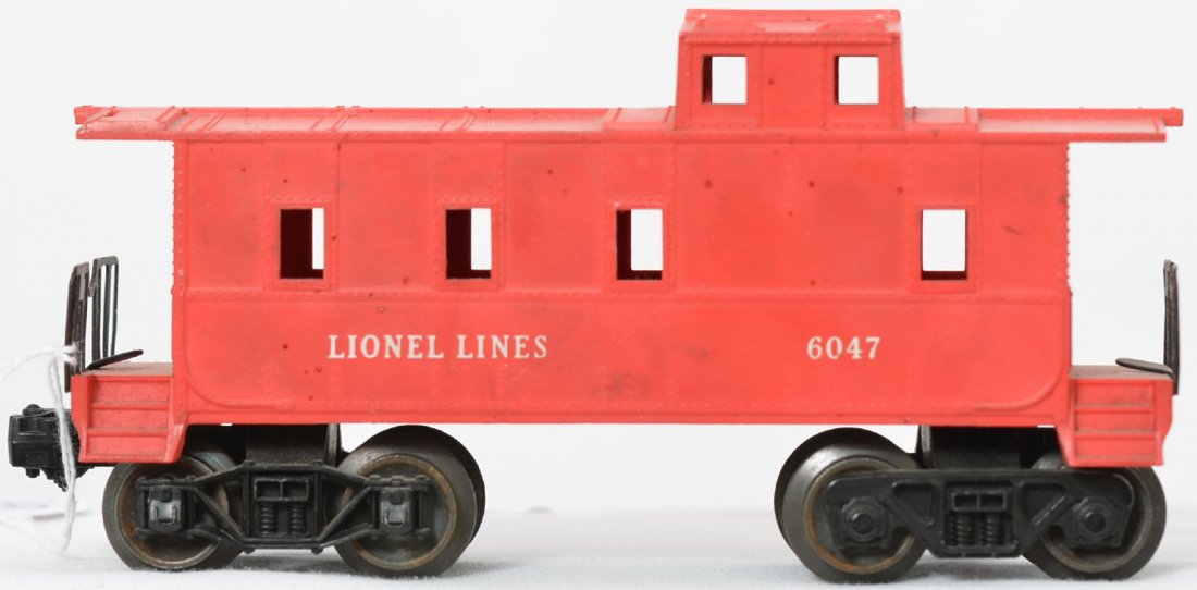 Lionel Postwar O gauge 6047 caboose coral pink: Lionel Postwar O gauge 6047 caboose with a coral pink body, frame is odd in that it has one AAR truck and one arch bar truck. Coupler is fixed as it should be. Car has minor scratches and needs a good