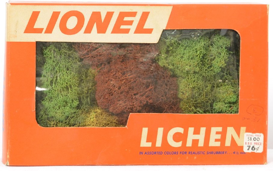 Lionel Postwar O gauge 971 lichen in OB: Lionel Postwar O gauge 971 lichen in original box. Set appears complete and unused, box has little wear, a small amount of writing just above the price sticker and a detached but complete cellophane w