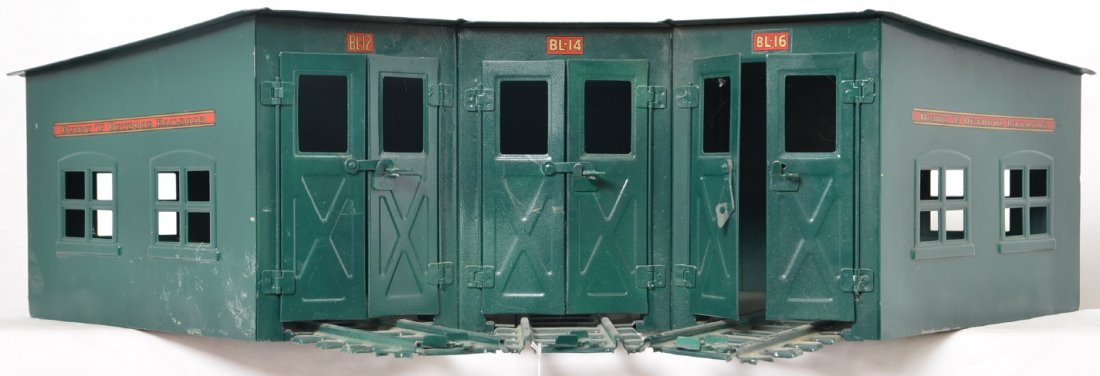 Restored Buddy L outdoor railroad roundhouse: Restored Buddy L outdoor railroad roundhouse, very nice condition with all original parts.