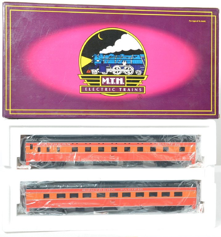 MTH Southern Pacific 6623 sleeper / diner set: MTH modern O Gauge sleeper and diner two pack. Southern Pacific 20-6623 streamlined smooth side set. Cars are C8 with run time.