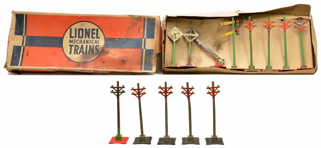 Lionel Junior Accessory Set no. 1569 & 5-1571: Lionel prewar O gauge Lionel Junior accessory set no. 1569 in a damaged OB containing; four 1571 telegraph posts, 1572 semaphore, 1573 warning signal, 1574 clock and a 1575 crossing gate. All of the a